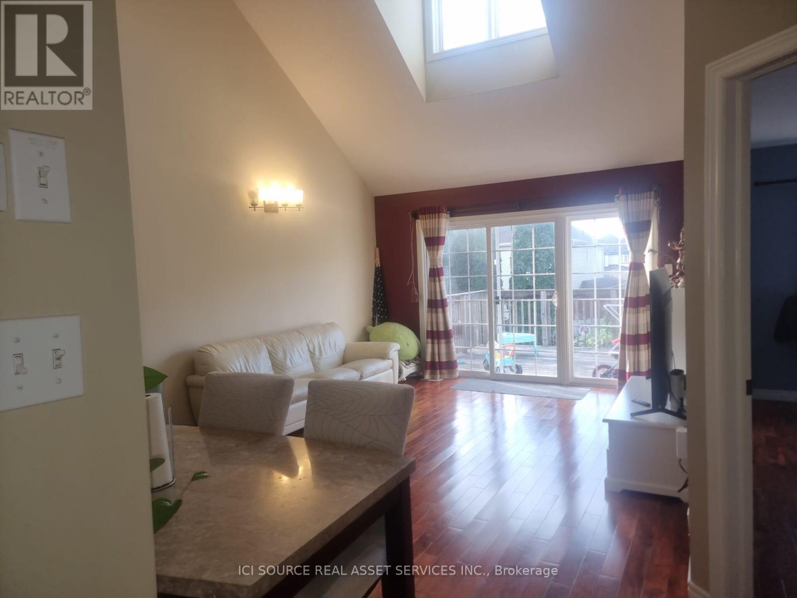 136 Mcarthur Crescent, Guelph, Ontario  N1L 1S3 - Photo 5 - X12458343