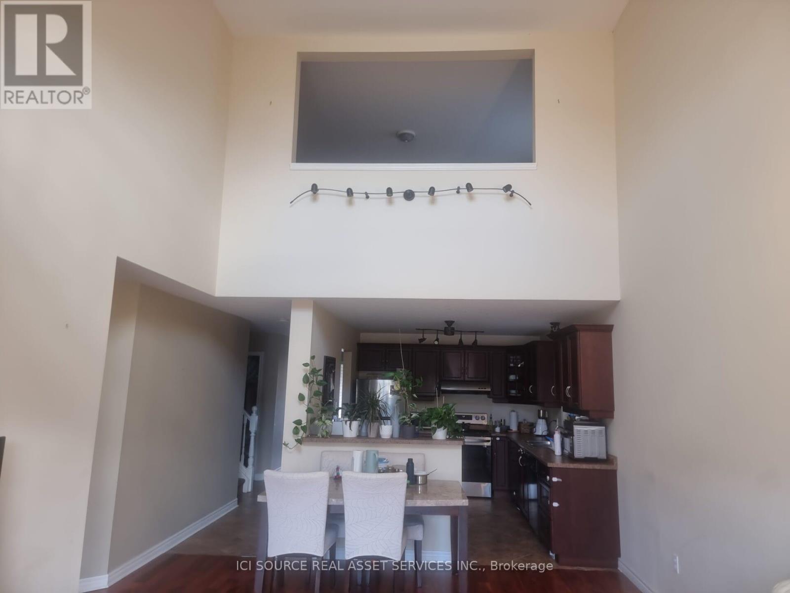 136 Mcarthur Crescent, Guelph, Ontario  N1L 1S3 - Photo 6 - X12458343