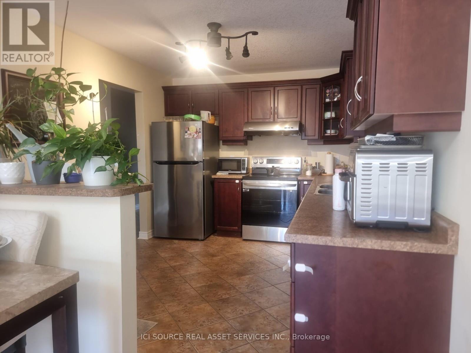 136 Mcarthur Crescent, Guelph, Ontario  N1L 1S3 - Photo 7 - X12458343
