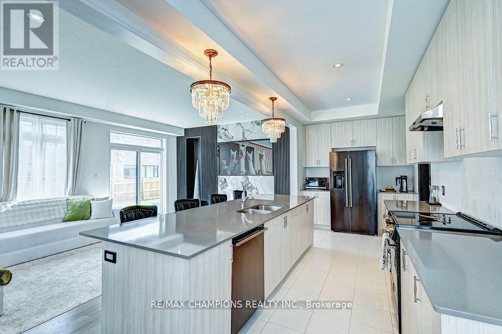 216 Newman Drive, Cambridge, Ontario  N1S 4Y6 - Photo 10 - X12458352