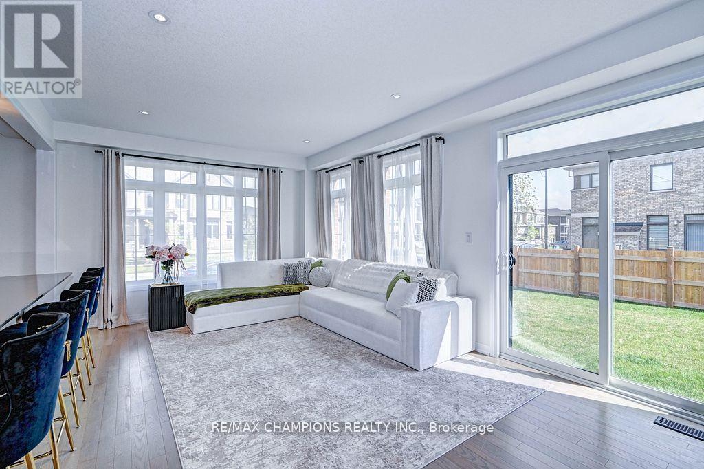 216 Newman Drive, Cambridge, Ontario  N1S 4Y6 - Photo 11 - X12458352
