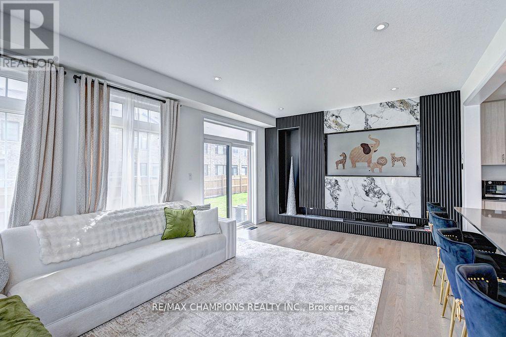 216 Newman Drive, Cambridge, Ontario  N1S 4Y6 - Photo 12 - X12458352