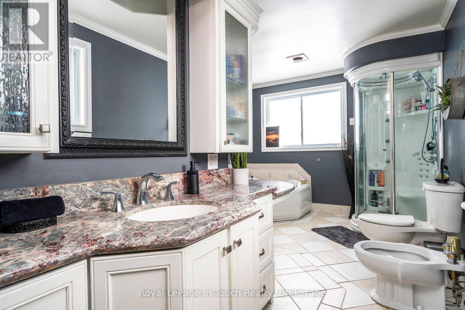 8 Tiny Beaches Road S, Tiny, Ontario  L0L 2J0 - Photo 17 - S12458373
