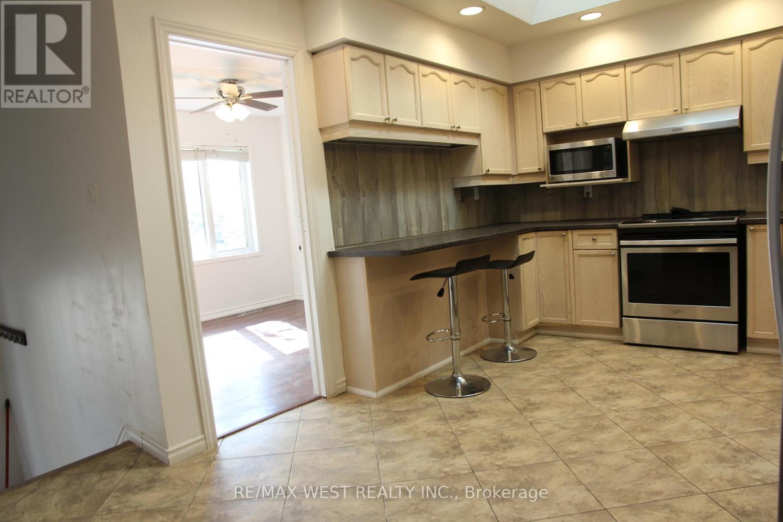 852 Beatrice Street E, Oshawa, Ontario  L1K 2H7 - Photo 4 - E12457877