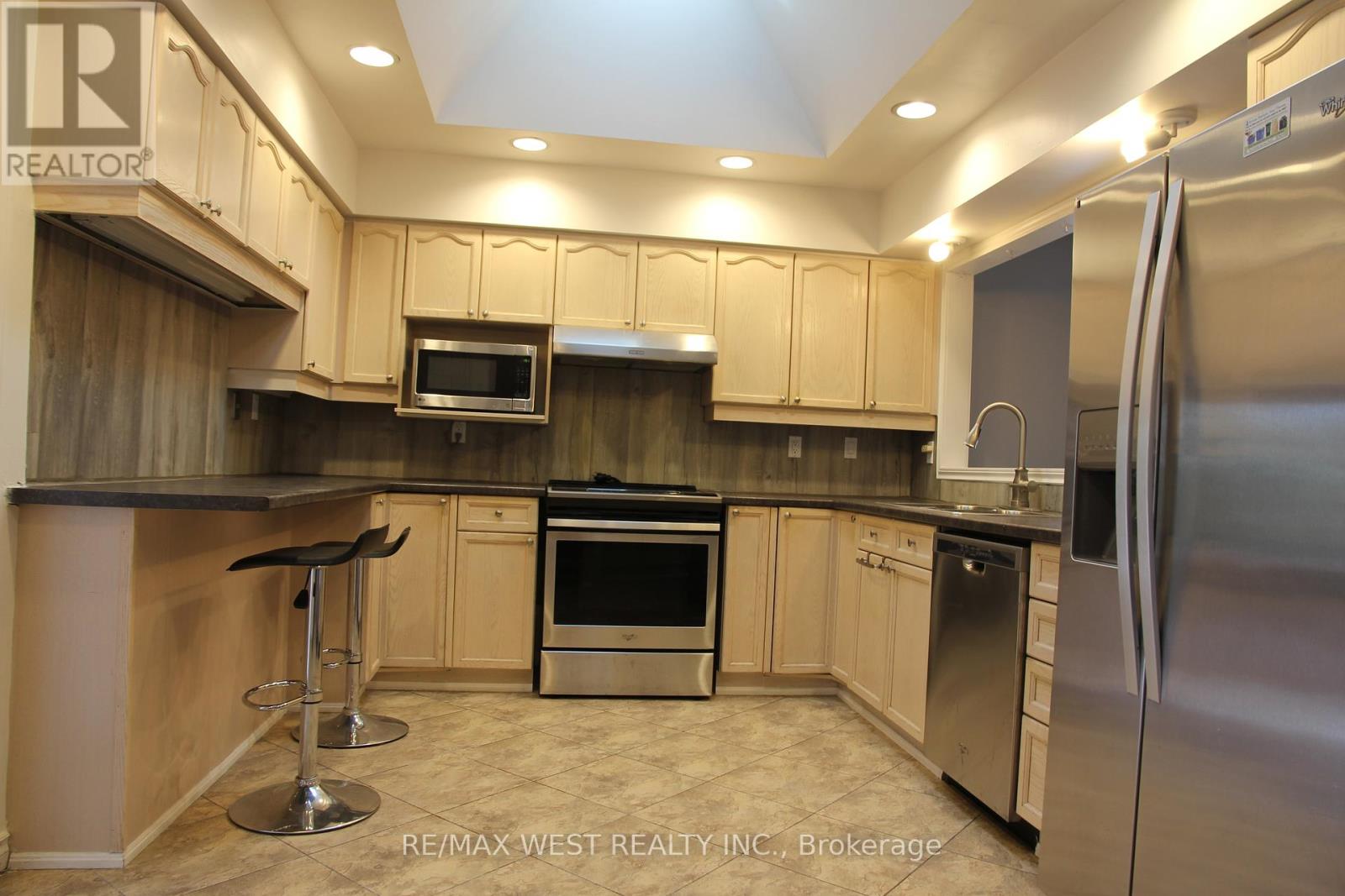 852 Beatrice Street E, Oshawa, Ontario  L1K 2H7 - Photo 6 - E12457877