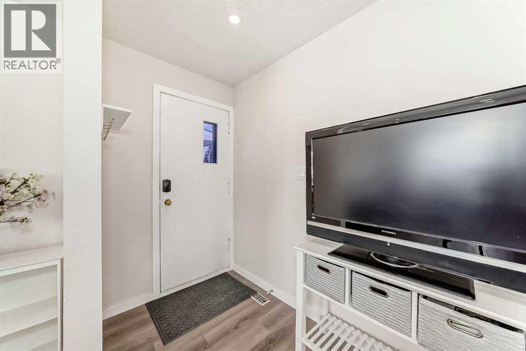 48 Mardale Crescent Ne, Calgary, Alberta  T2A 3V5 - Photo 3 - A2260952