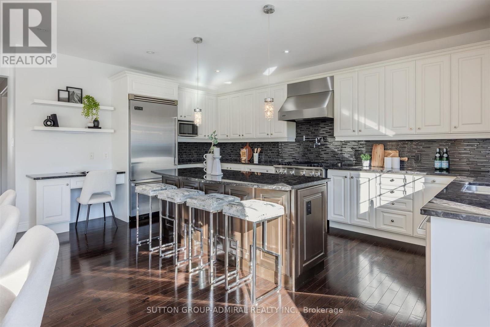 22 James Bowman Court, King, Ontario  L7B 0A2 - Photo 10 - N12458376