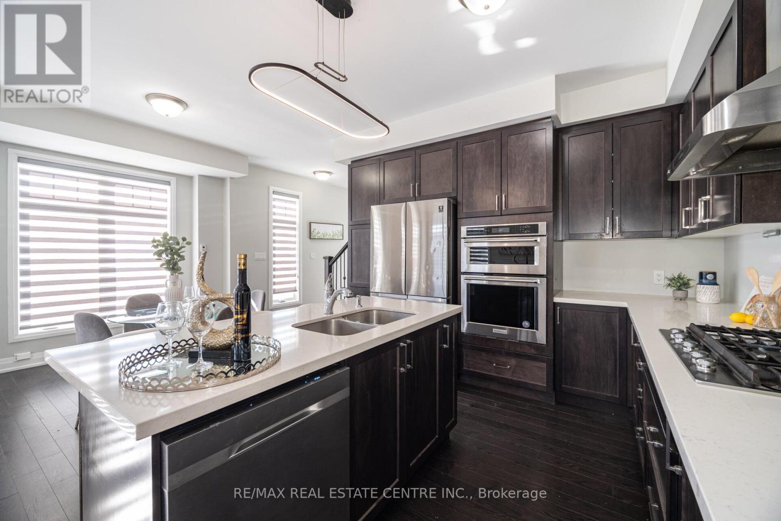 73 Brushwood Drive, Brampton, Ontario  L6Y 6J4 - Photo 11 - W12458363
