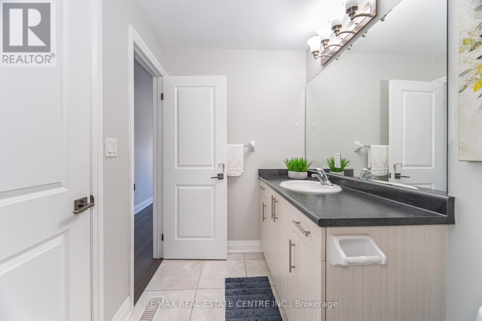 73 Brushwood Drive, Brampton, Ontario  L6Y 6J4 - Photo 31 - W12458363