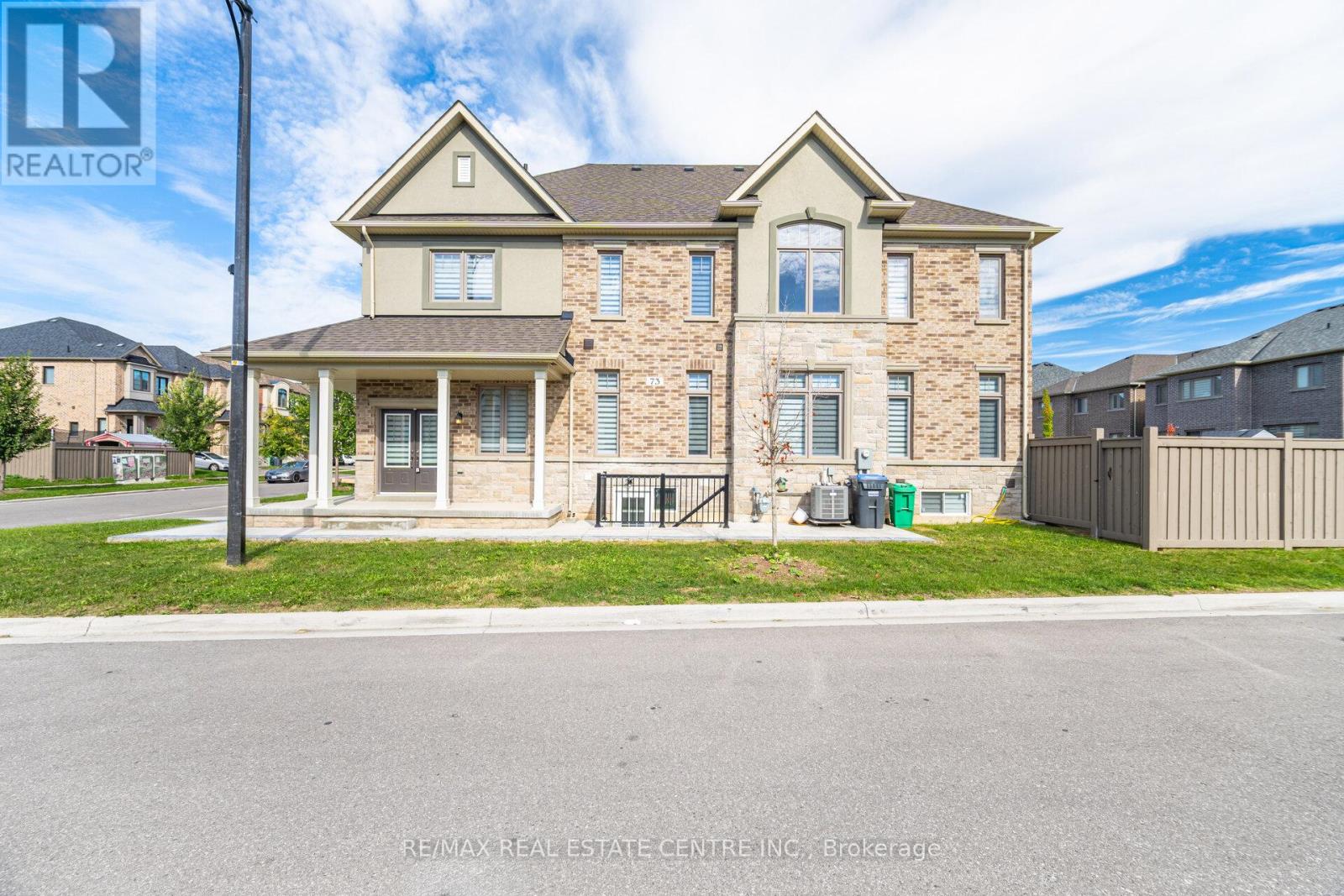 73 Brushwood Drive, Brampton, Ontario  L6Y 6J4 - Photo 4 - W12458363