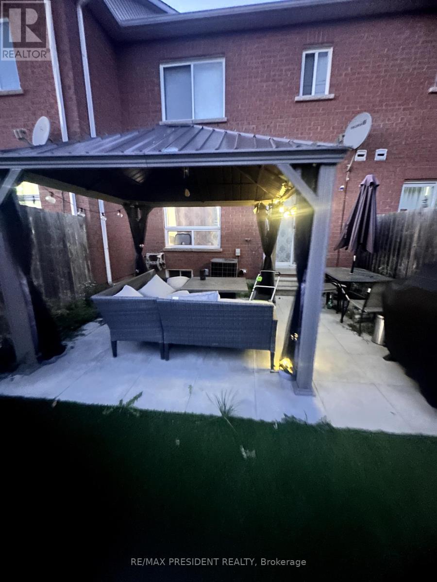 162 Albright Road, Brampton, Ontario  L6X 5E3 - Photo 9 - W12458374