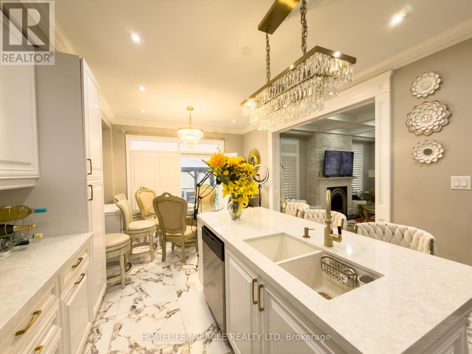 404 Queen Mary Drive, Brampton, Ontario  L7A 4K4 - Photo 15 - W12458377