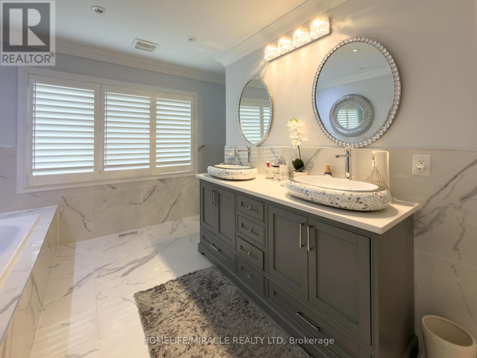 404 Queen Mary Drive, Brampton, Ontario  L7A 4K4 - Photo 22 - W12458377