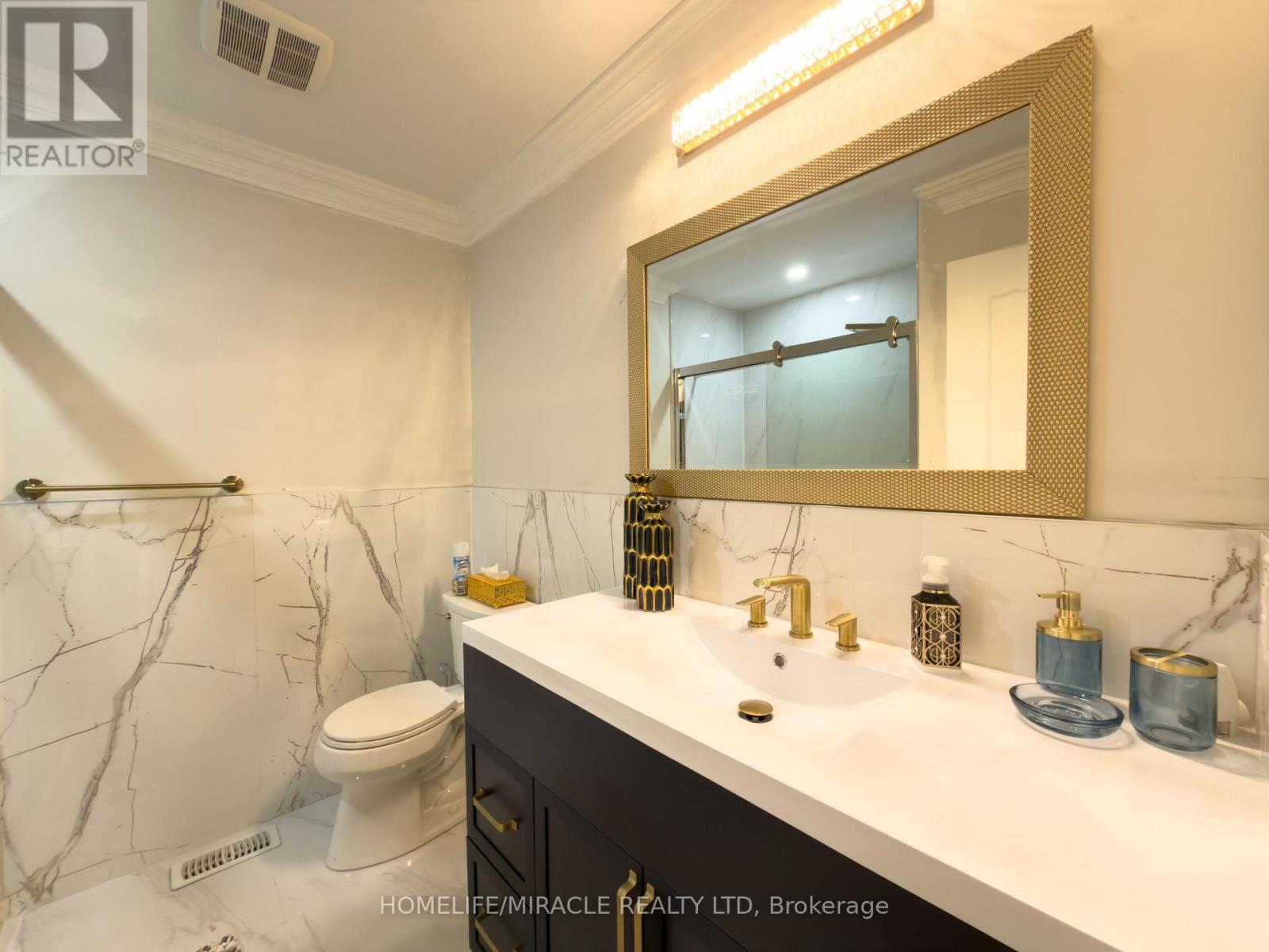 404 Queen Mary Drive, Brampton, Ontario  L7A 4K4 - Photo 34 - W12458377