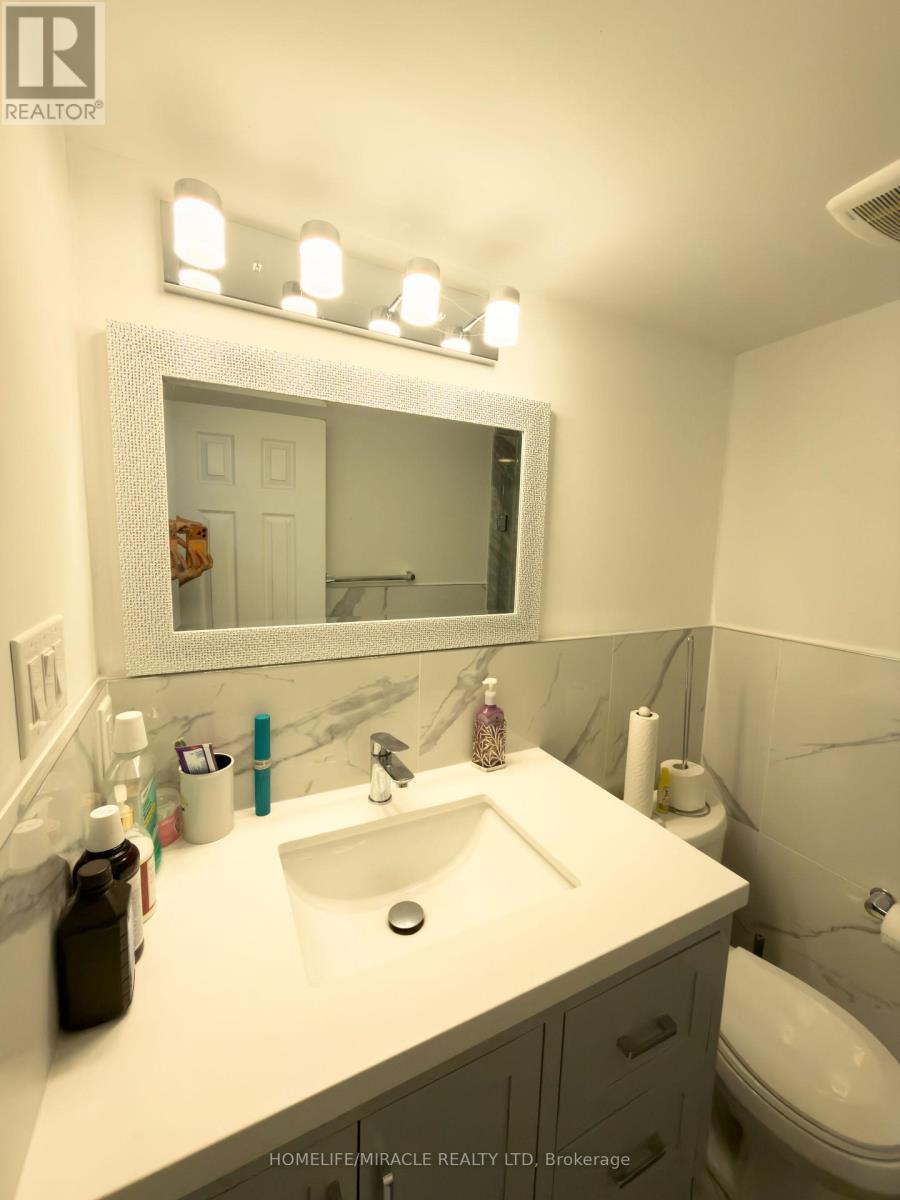 404 Queen Mary Drive, Brampton, Ontario  L7A 4K4 - Photo 45 - W12458377