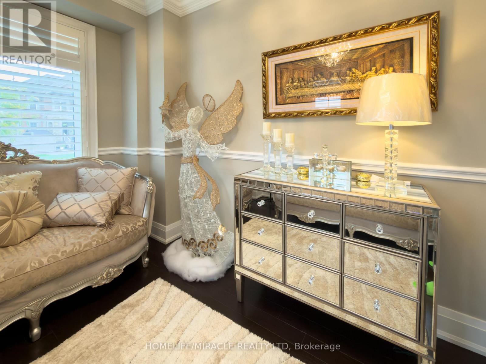 404 Queen Mary Drive, Brampton, Ontario  L7A 4K4 - Photo 6 - W12458377