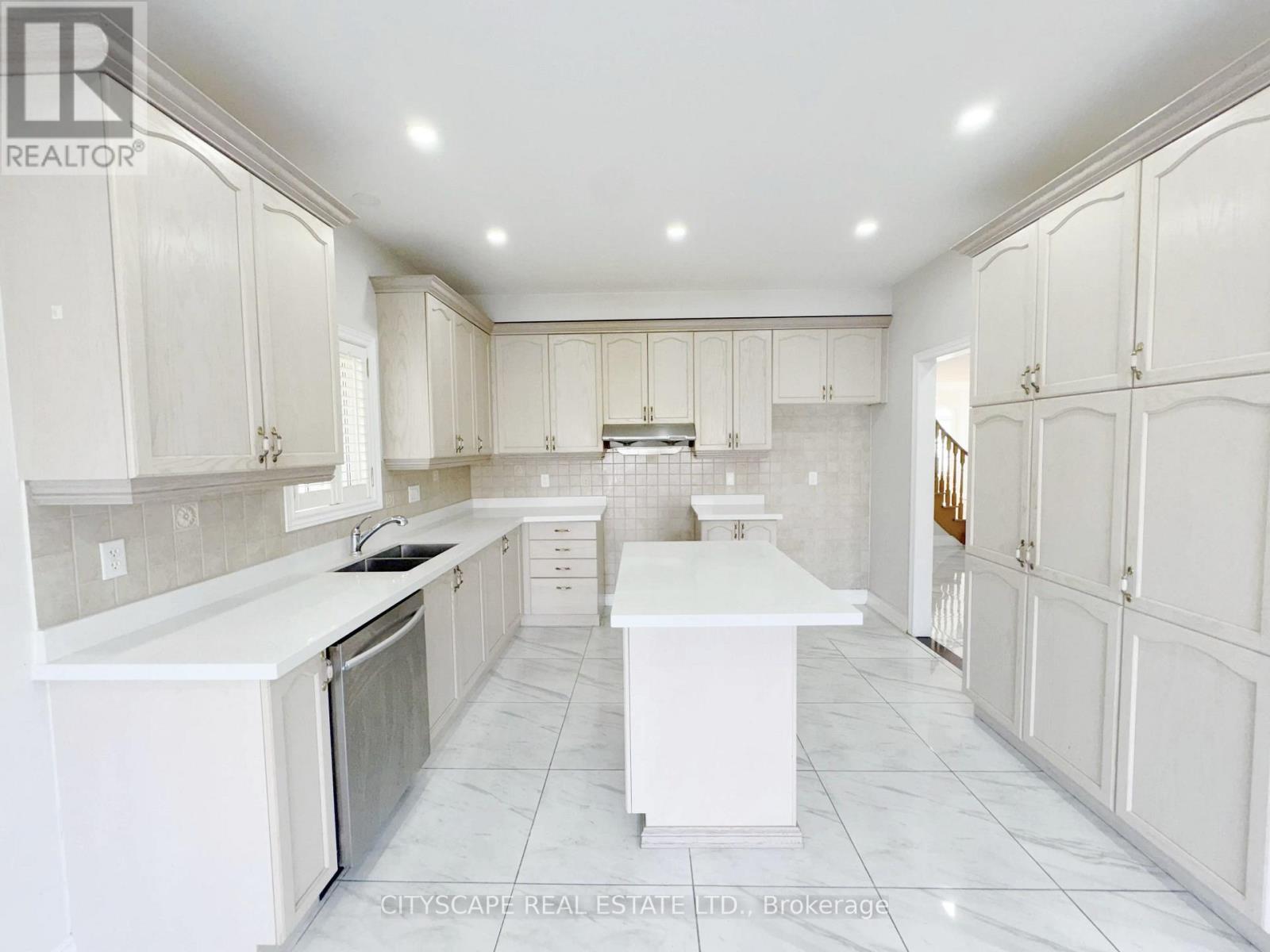 23 Brentcliff Drive, Brampton, Ontario  L7A 5E8 - Photo 11 - W12458381