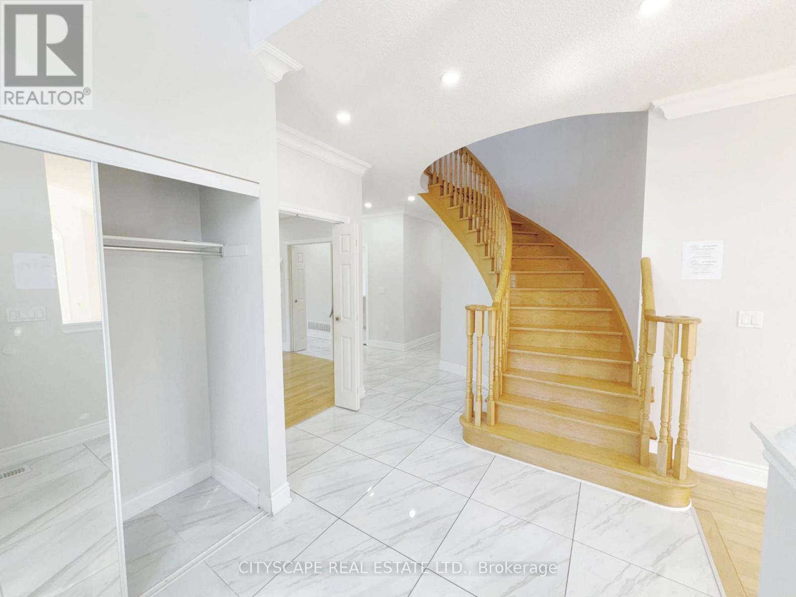 23 Brentcliff Drive, Brampton, Ontario  L7A 5E8 - Photo 7 - W12458381