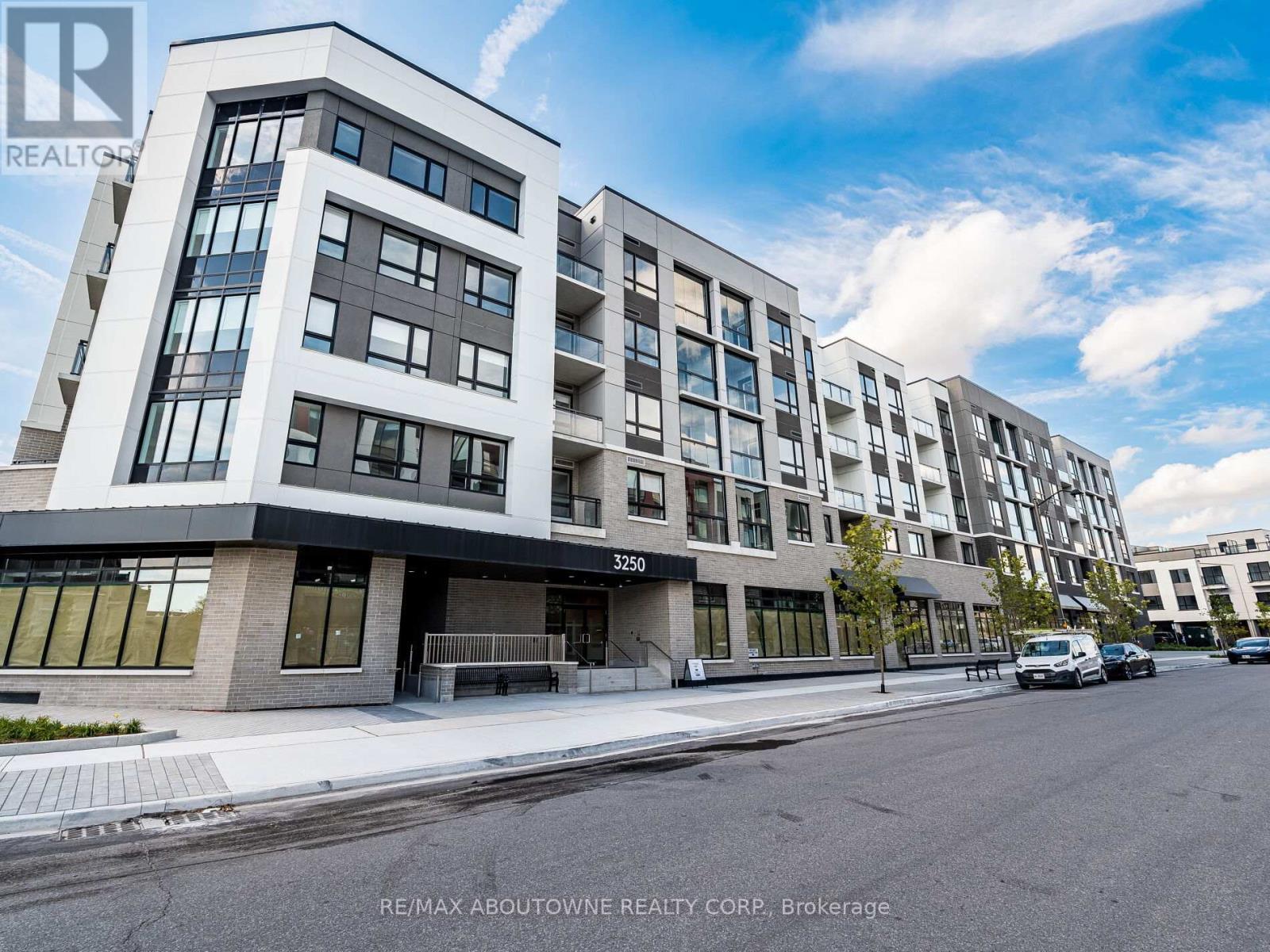 308 - 3250 Carding Mill Trail, Oakville, Ontario  L6M 1L3 - Photo 3 - W12458382