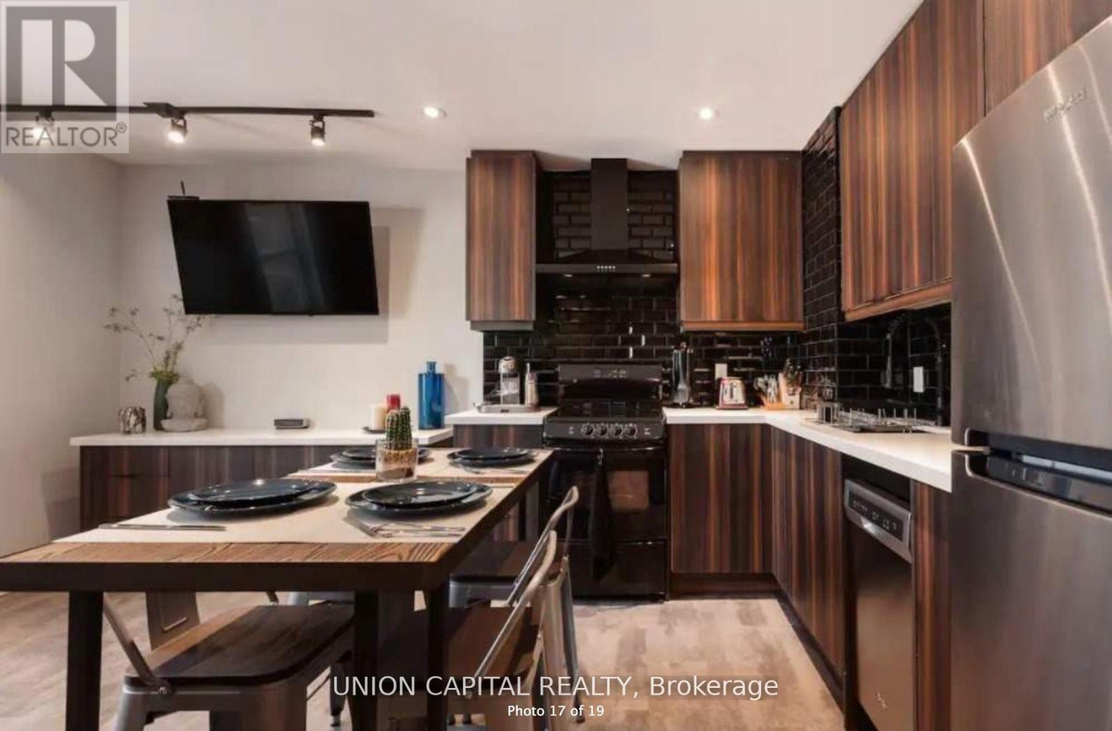 Upper - 1412 Queen Street W, Toronto, Ontario  M6K 1L9 - Photo 16 - W12458385
