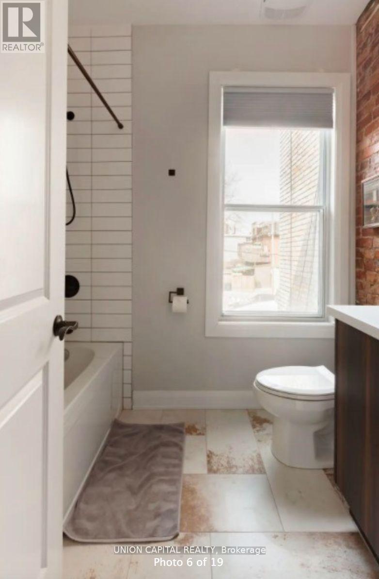 Upper - 1412 Queen Street W, Toronto, Ontario  M6K 1L9 - Photo 19 - W12458385