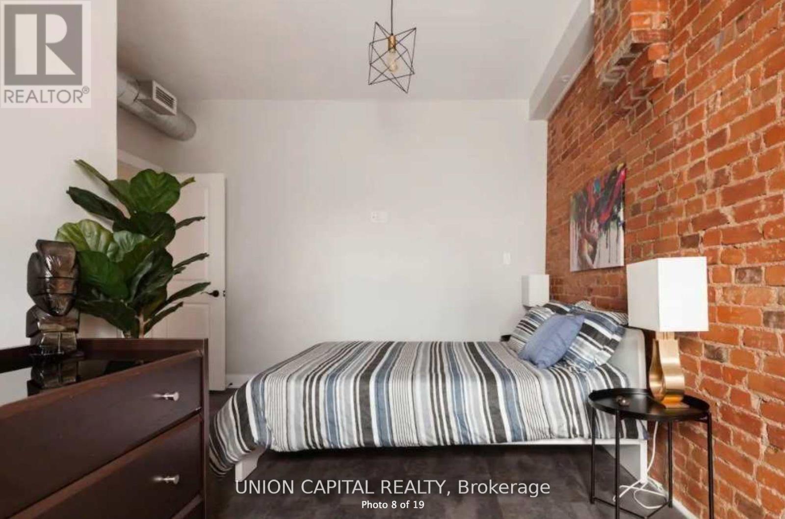 Upper - 1412 Queen Street W, Toronto, Ontario  M6K 1L9 - Photo 4 - W12458385