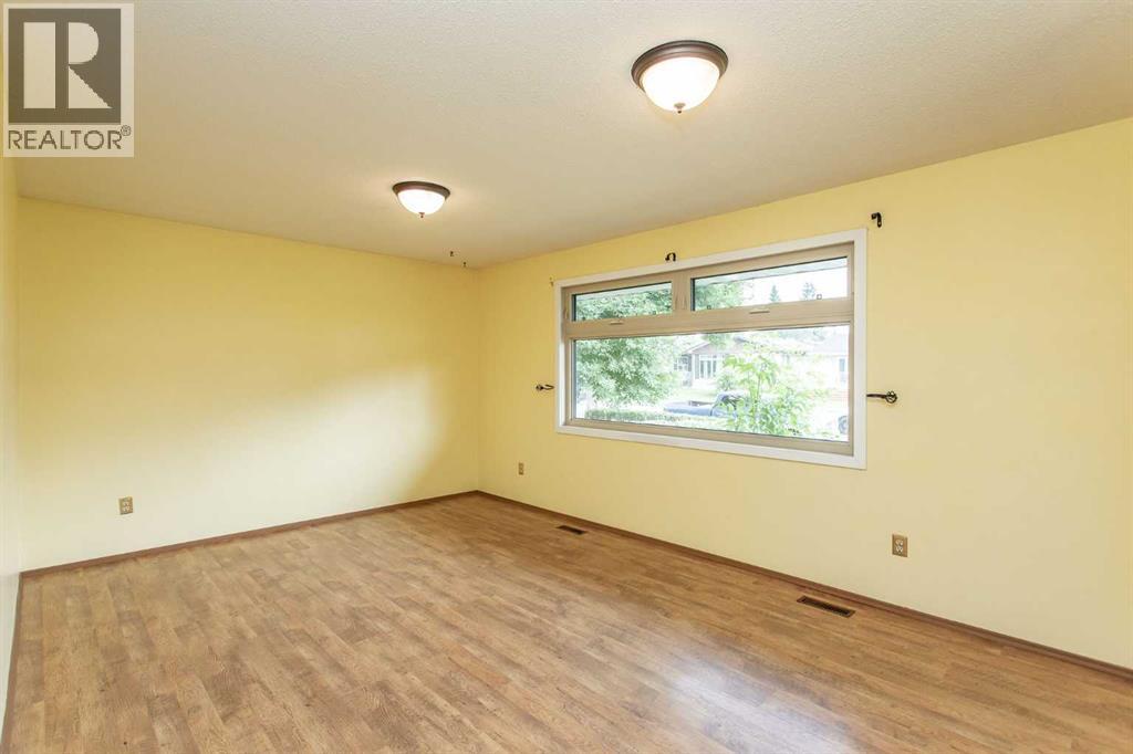 11 Osborne Street, Red Deer, Alberta  T4N 5C1 - Photo 2 - A2243178