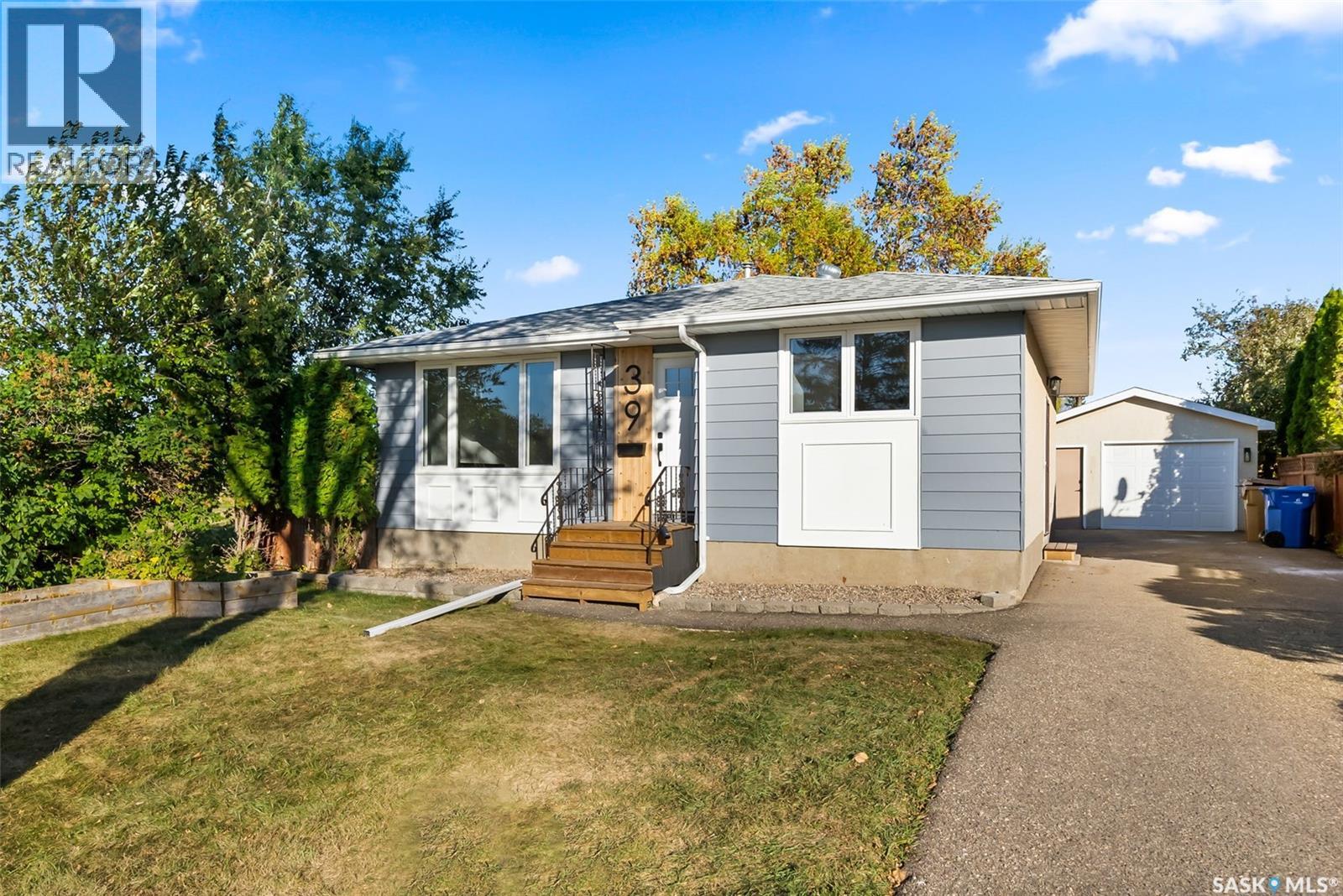 39 Boyce Street, Regina, Saskatchewan  S4R 6M3 - Photo 4 - SK020519