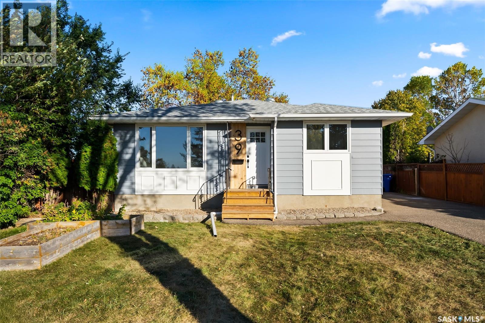 39 Boyce Street, Regina, Saskatchewan  S4R 6M3 - Photo 3 - SK020519