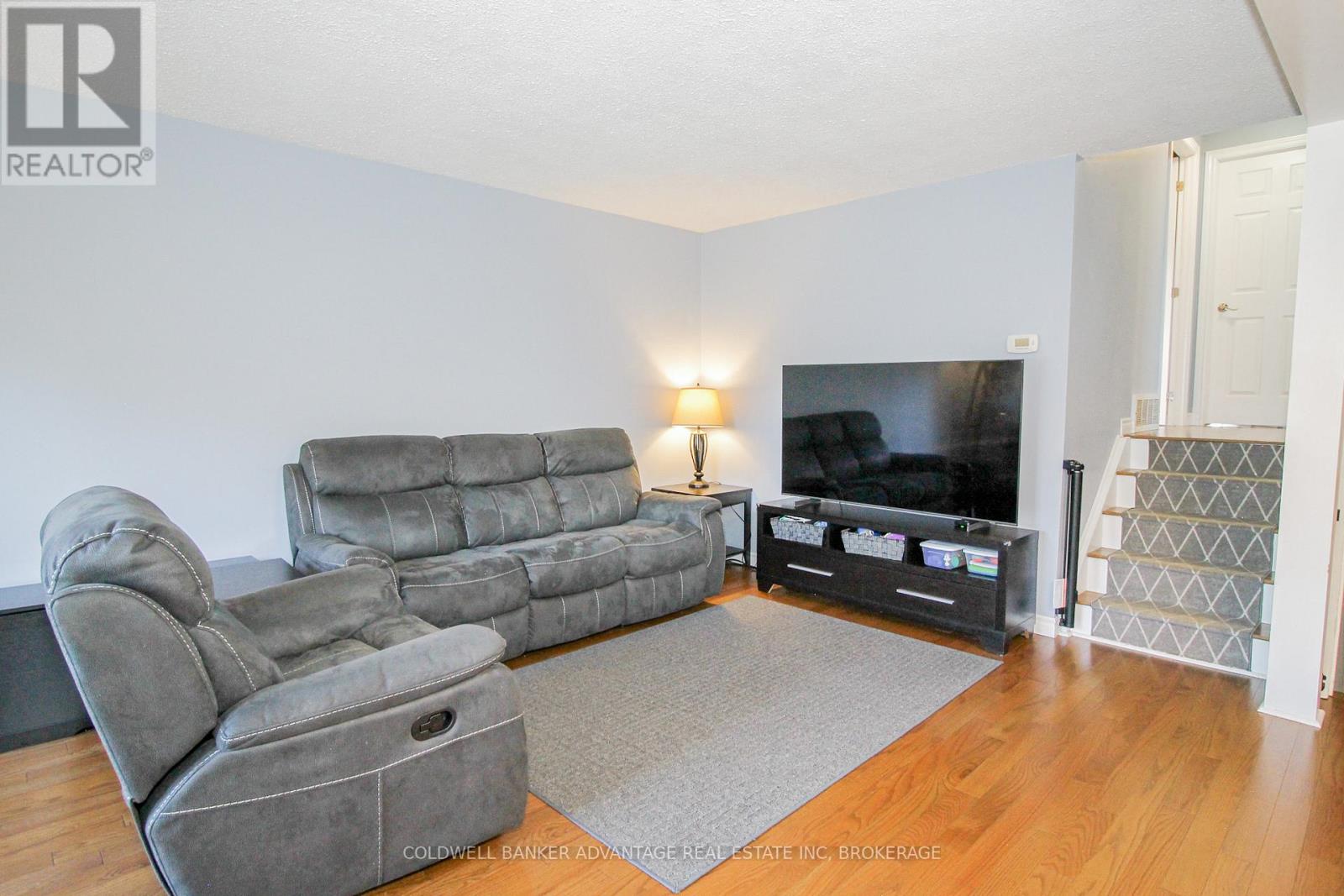 42 Newleaf Crescent, Welland, Ontario  L3C 6B4 - Photo 10 - X12458404