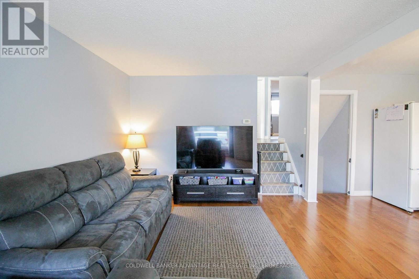 42 Newleaf Crescent, Welland, Ontario  L3C 6B4 - Photo 11 - X12458404