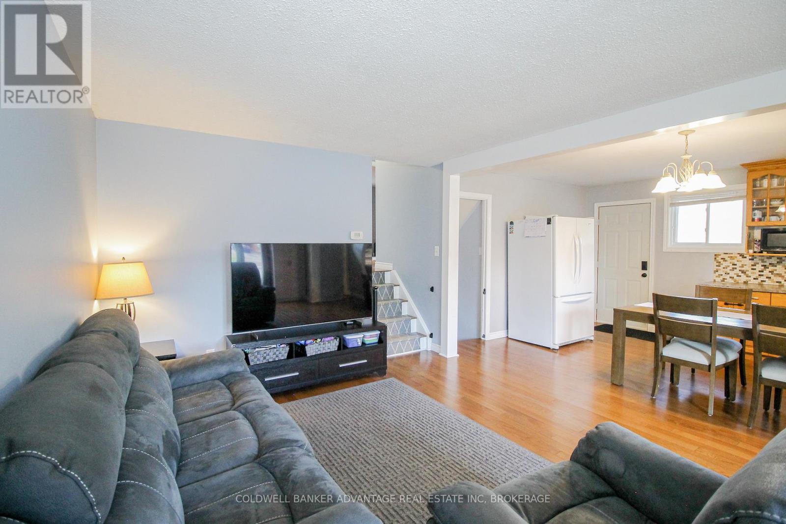 42 Newleaf Crescent, Welland, Ontario  L3C 6B4 - Photo 12 - X12458404
