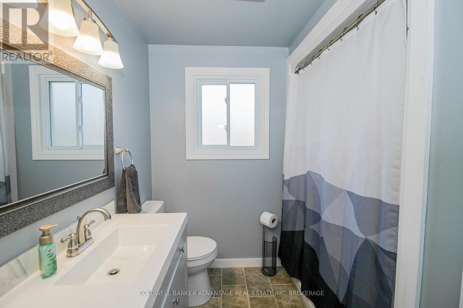 42 Newleaf Crescent, Welland, Ontario  L3C 6B4 - Photo 14 - X12458404