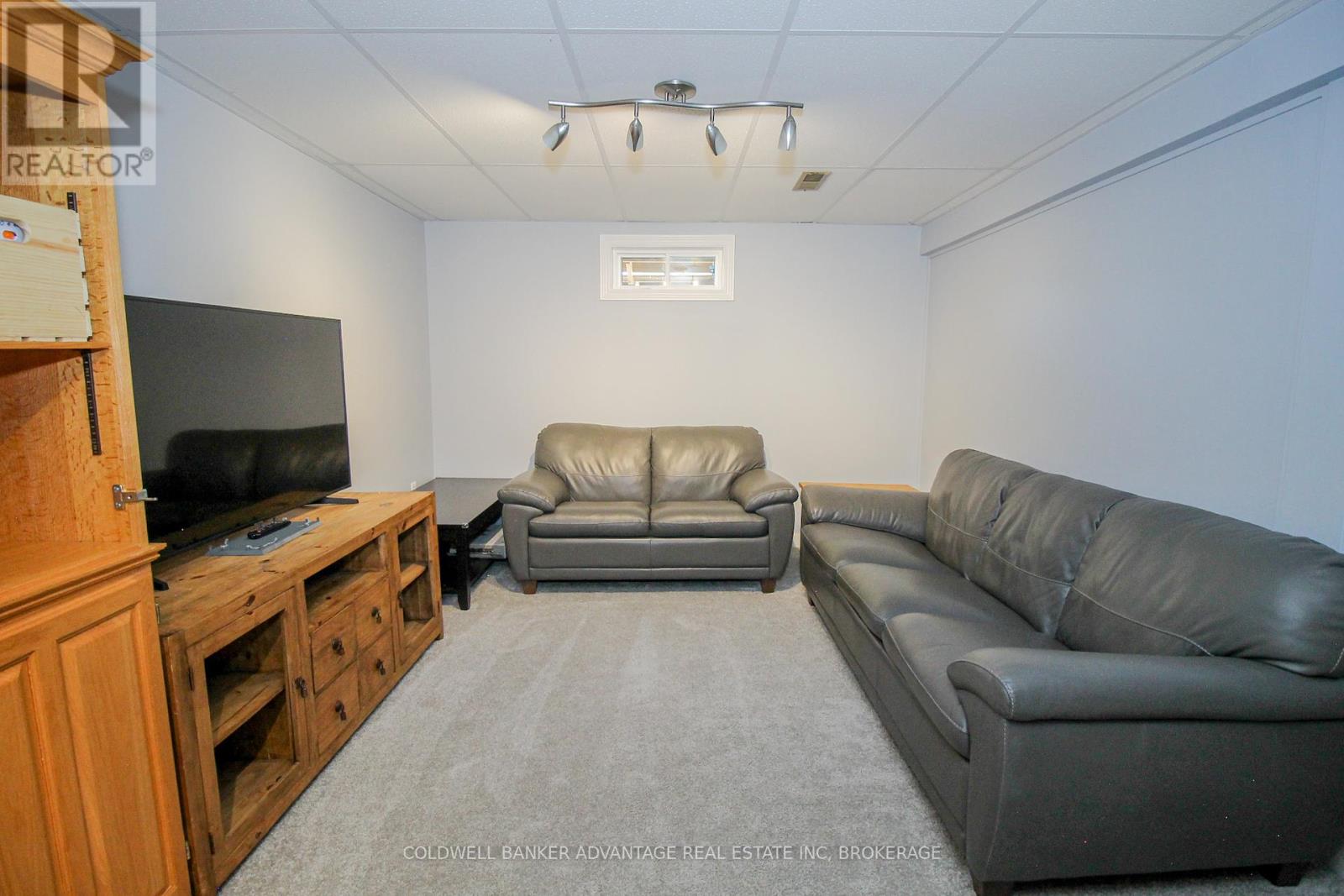 42 Newleaf Crescent, Welland, Ontario  L3C 6B4 - Photo 19 - X12458404