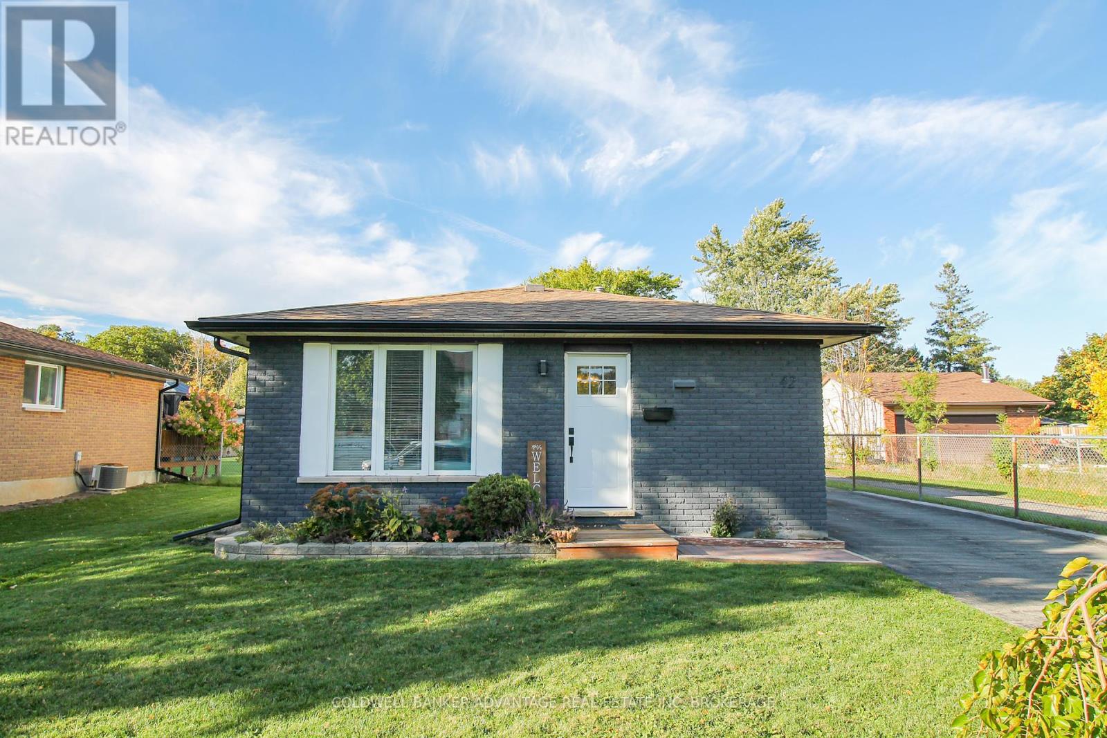 42 Newleaf Crescent, Welland, Ontario  L3C 6B4 - Photo 2 - X12458404