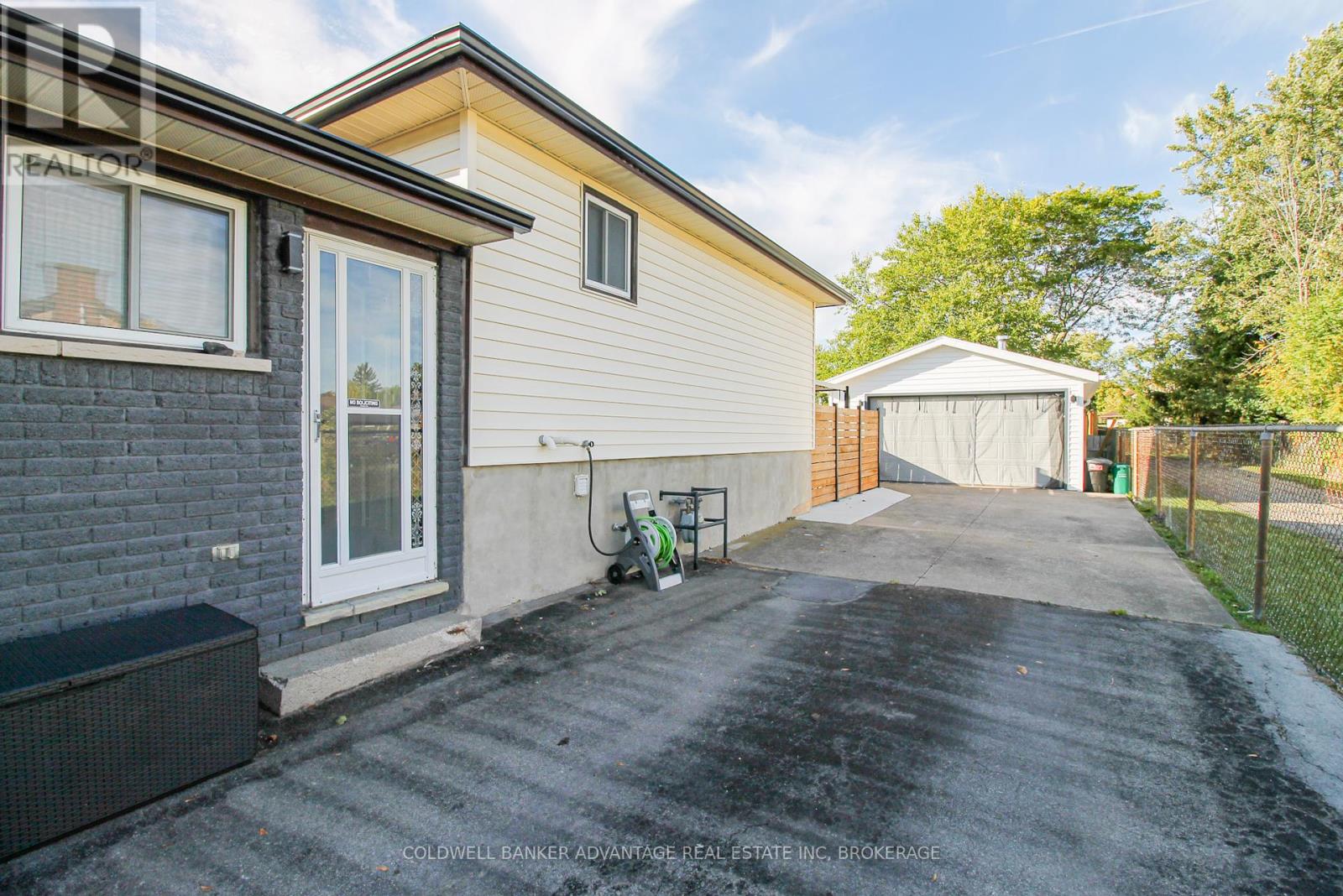 42 Newleaf Crescent, Welland, Ontario  L3C 6B4 - Photo 23 - X12458404
