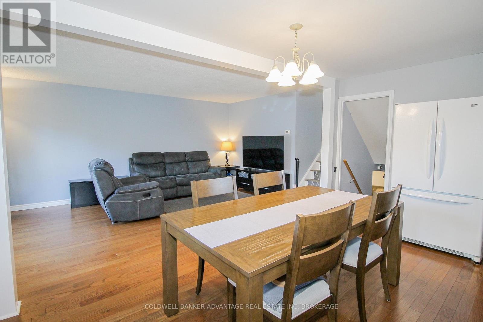 42 Newleaf Crescent, Welland, Ontario  L3C 6B4 - Photo 7 - X12458404
