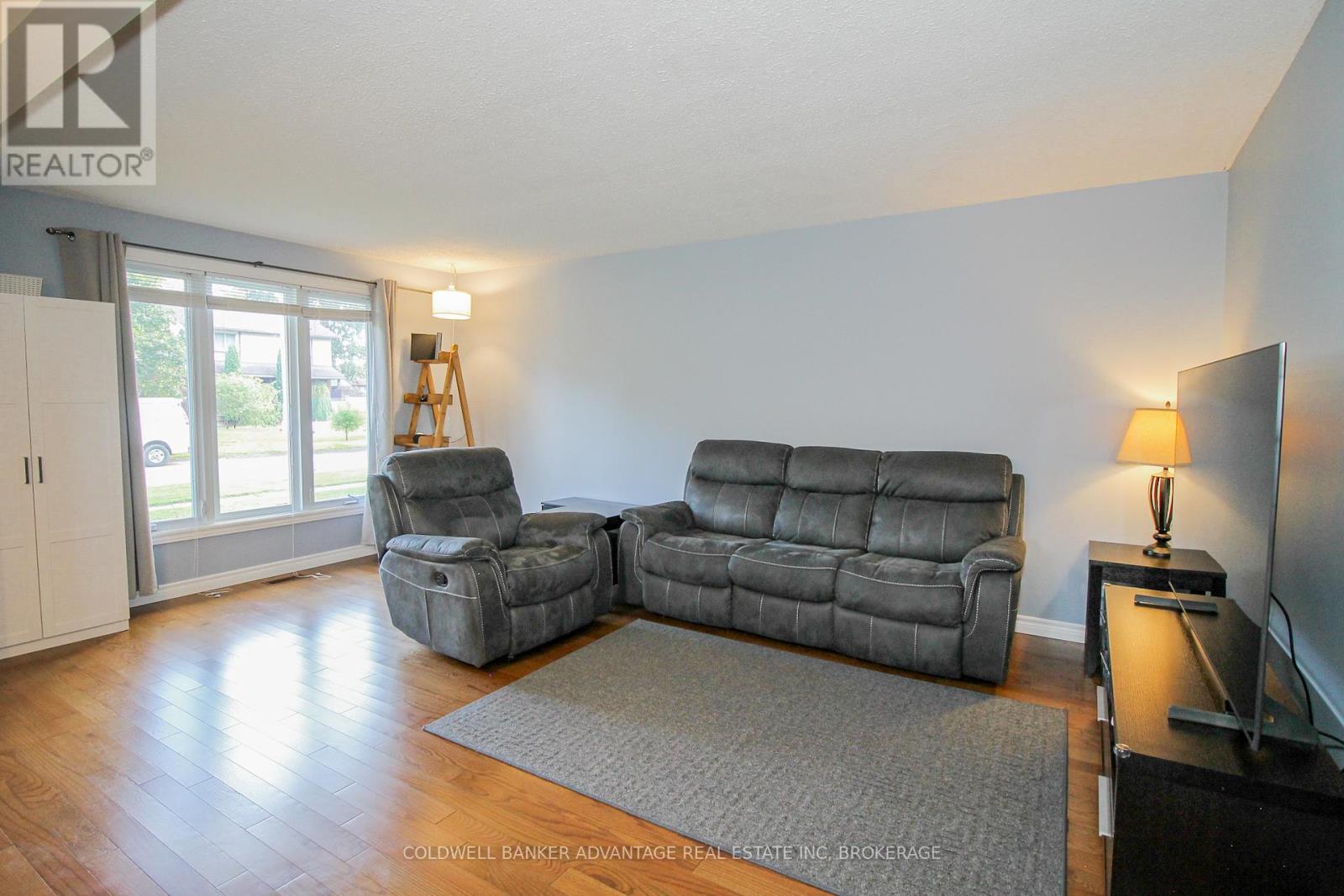 42 Newleaf Crescent, Welland, Ontario  L3C 6B4 - Photo 9 - X12458404