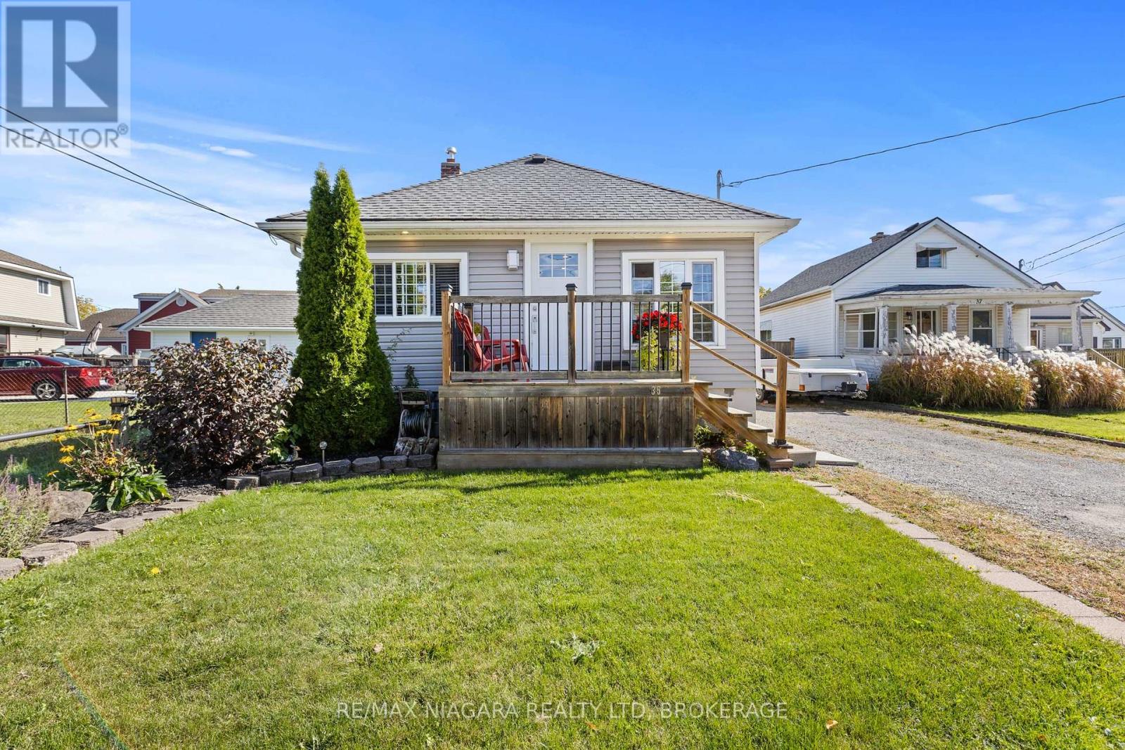 35 Leeper Street, St. Catharines, Ontario  L2S 2N1 - Photo 1 - X12458409