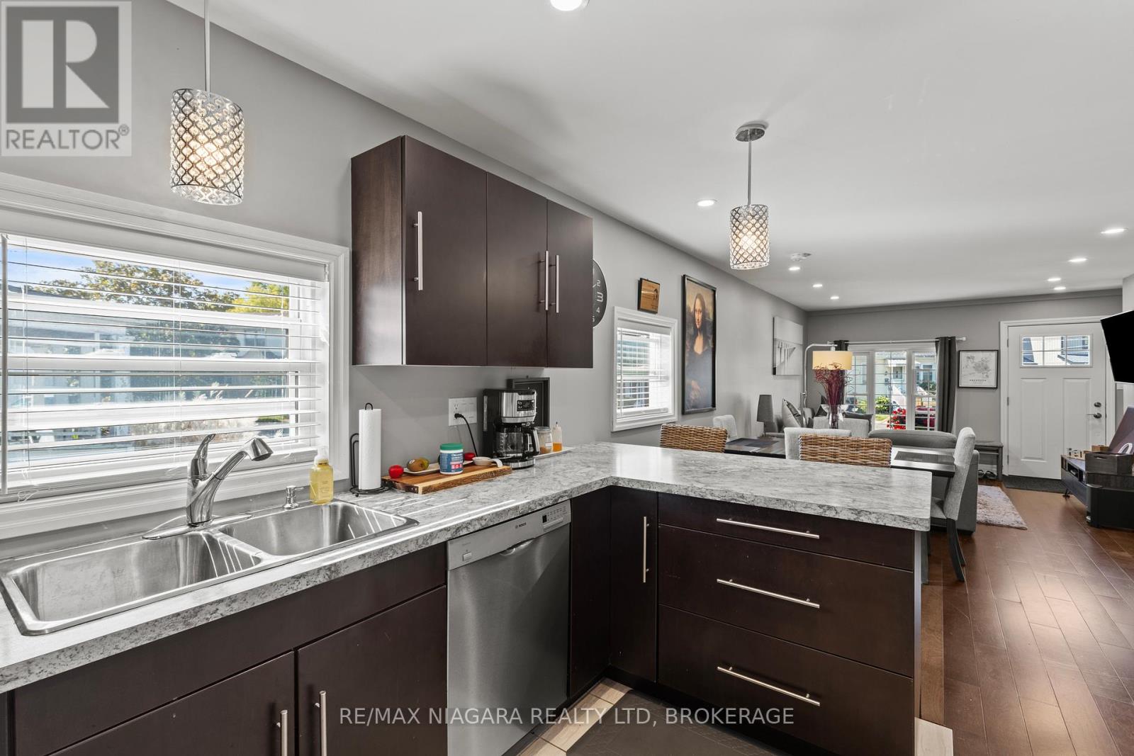 35 Leeper Street, St. Catharines, Ontario  L2S 2N1 - Photo 12 - X12458409