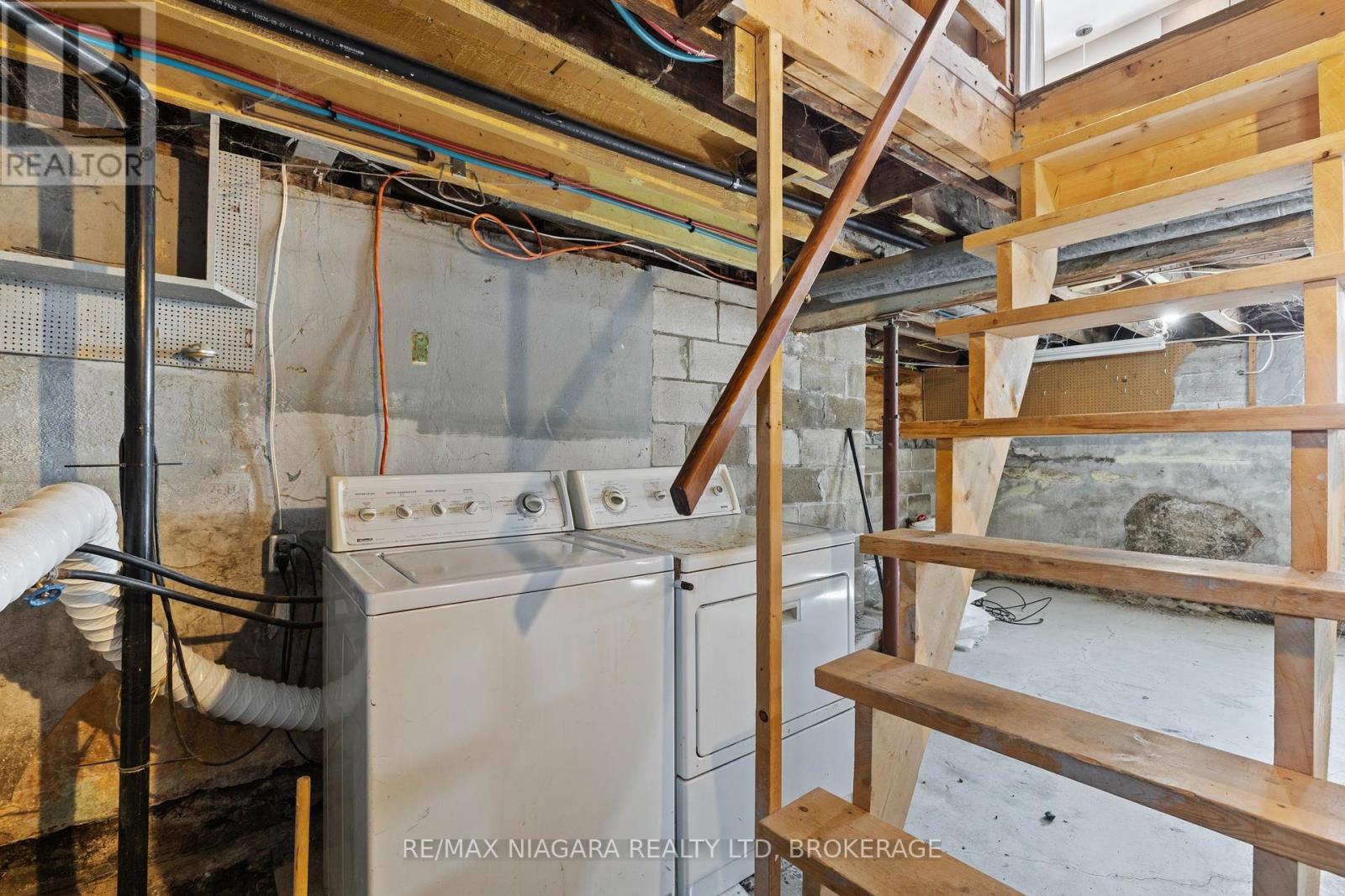 35 Leeper Street, St. Catharines, Ontario  L2S 2N1 - Photo 17 - X12458409