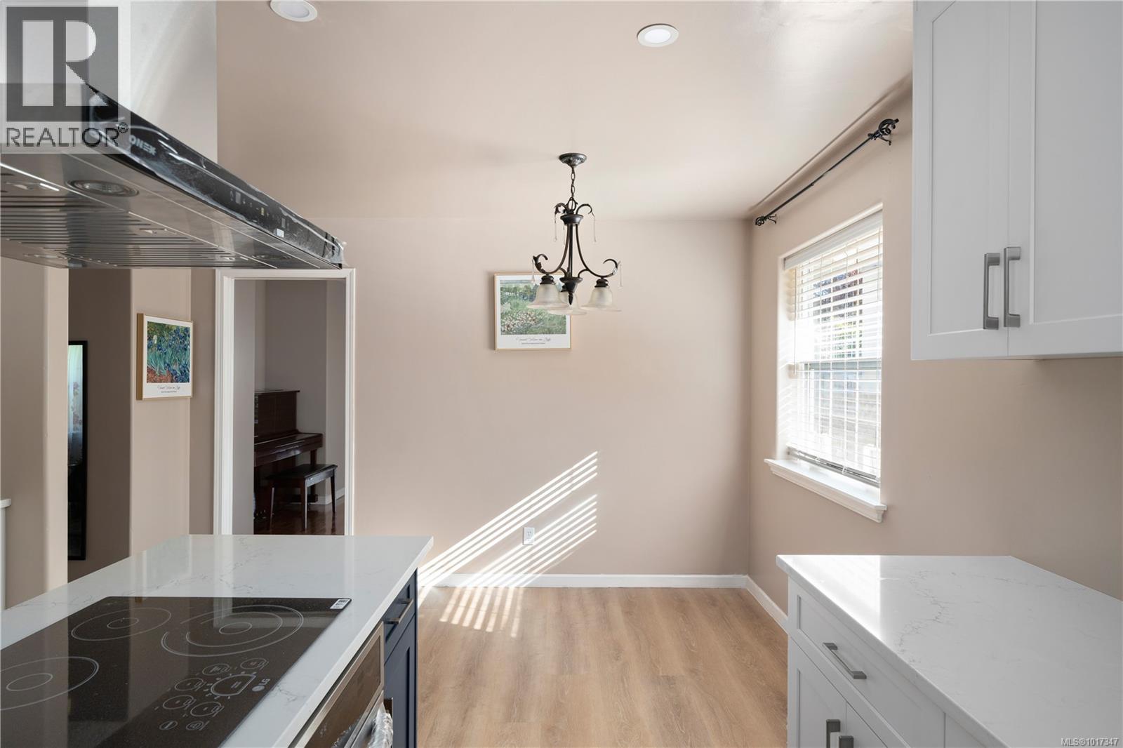 1395 Epsom Close, Saanich, British Columbia  V8P 5S8 - Photo 17 - 1017347