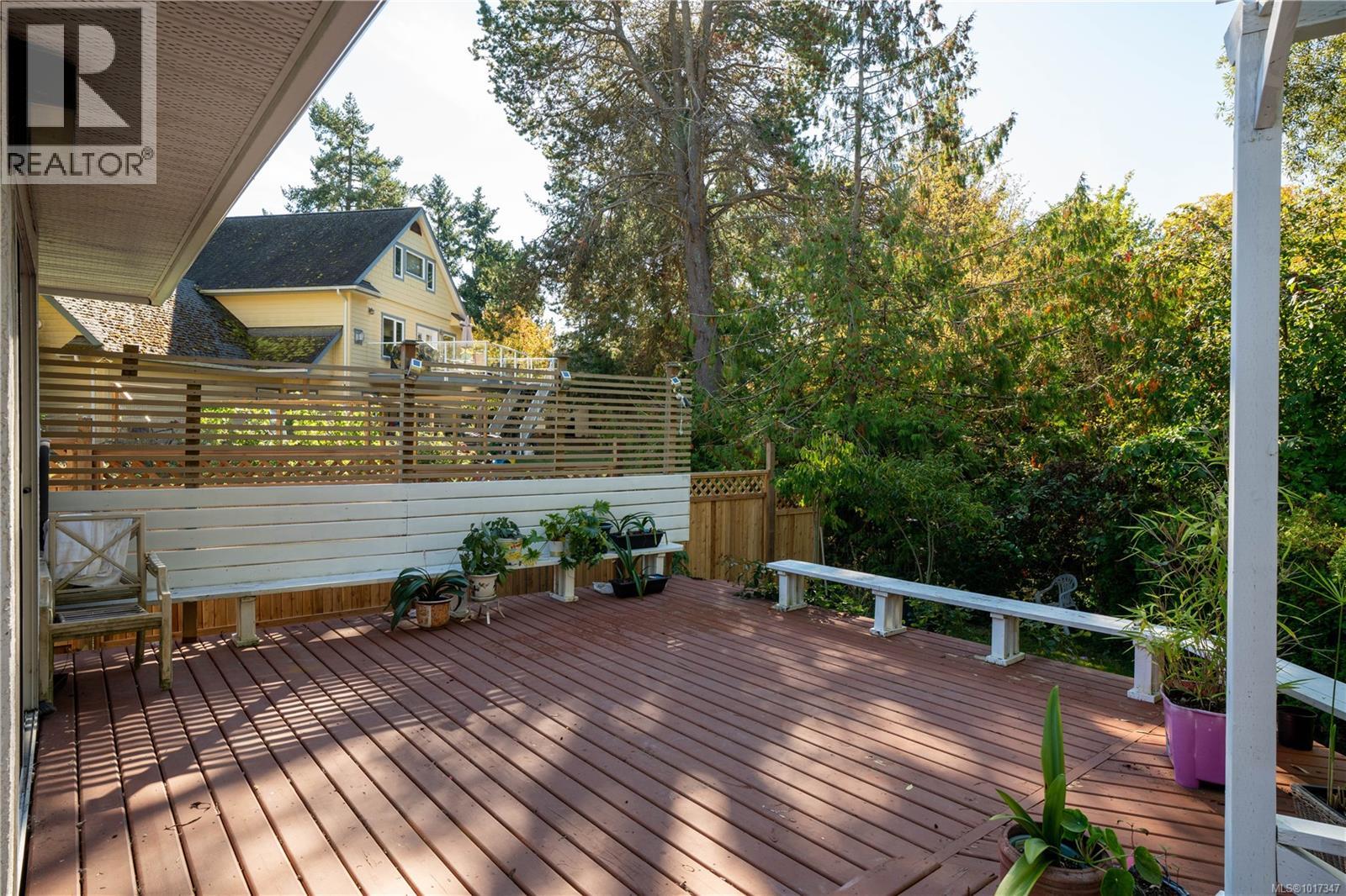 1395 Epsom Close, Saanich, British Columbia  V8P 5S8 - Photo 38 - 1017347