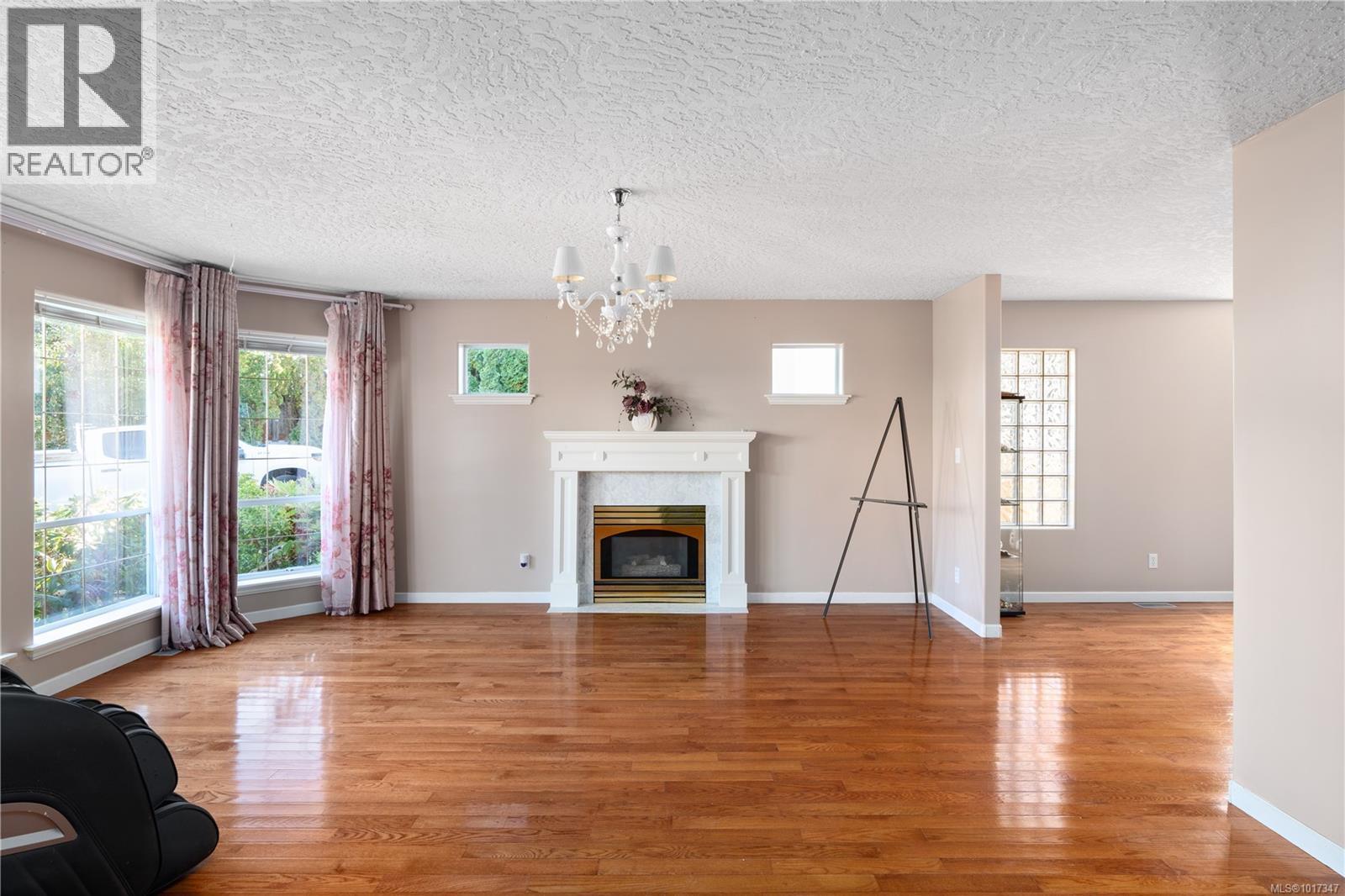 1395 Epsom Close, Saanich, British Columbia  V8P 5S8 - Photo 5 - 1017347