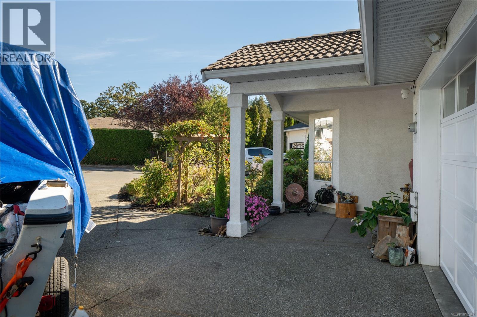 1395 Epsom Close, Saanich, British Columbia  V8P 5S8 - Photo 50 - 1017347