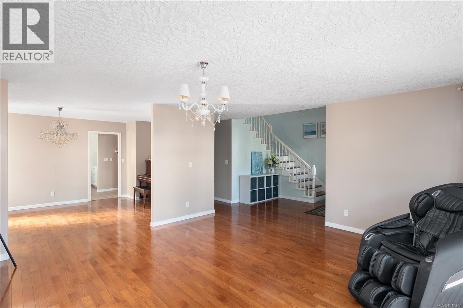 1395 Epsom Close, Saanich, British Columbia  V8P 5S8 - Photo 8 - 1017347