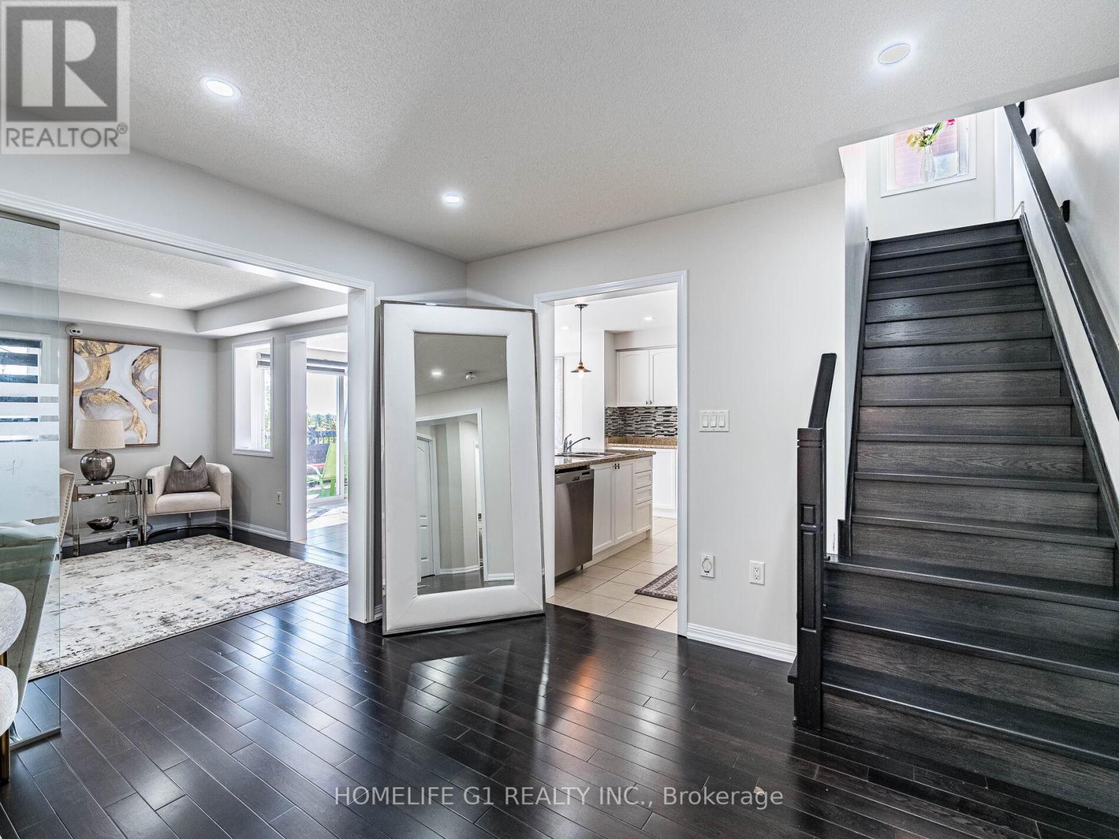 8 Locomotive Crescent, Brampton, Ontario  L7A 0T7 - Photo 15 - W12458380