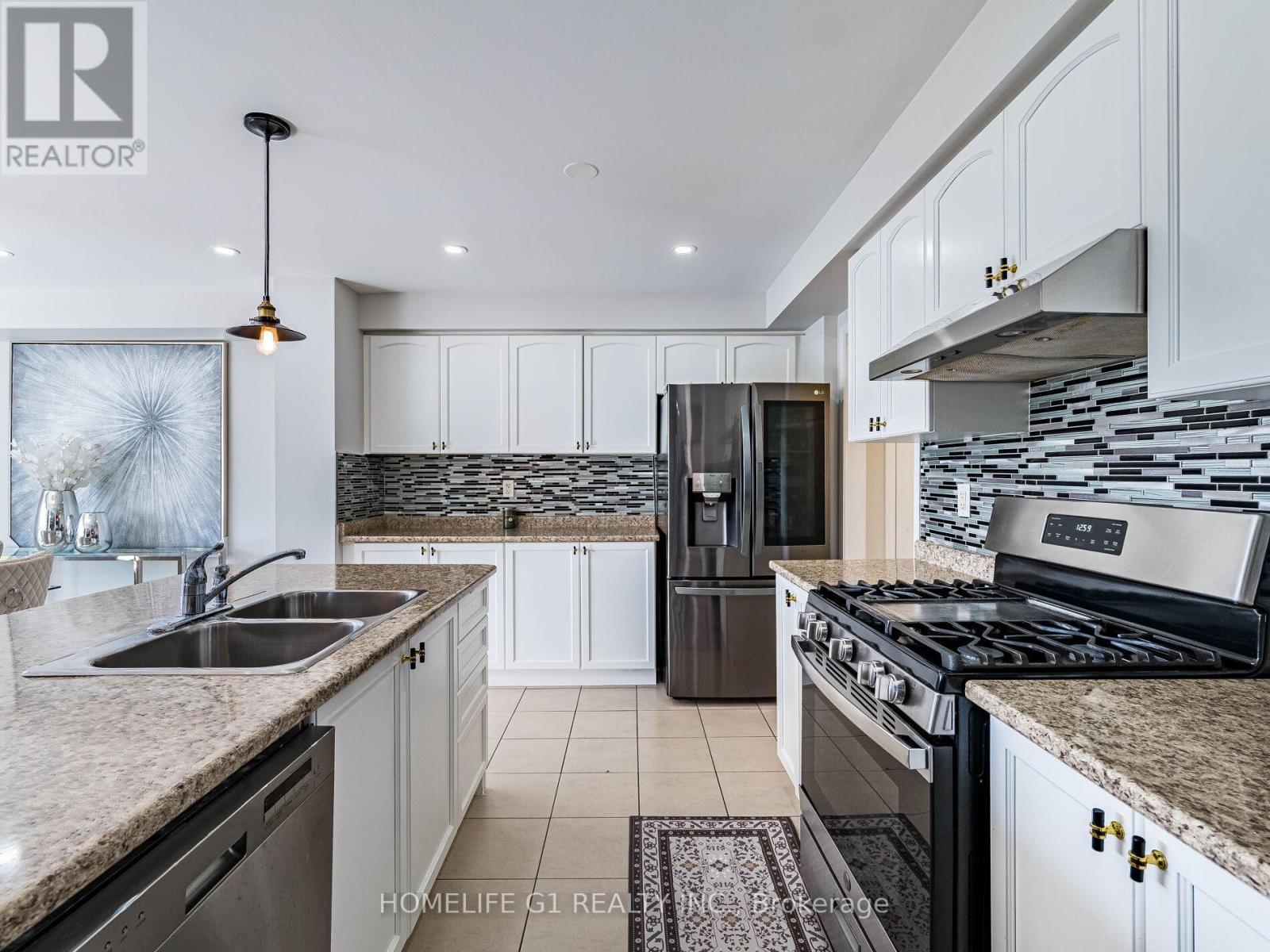 8 Locomotive Crescent, Brampton, Ontario  L7A 0T7 - Photo 13 - W12458380