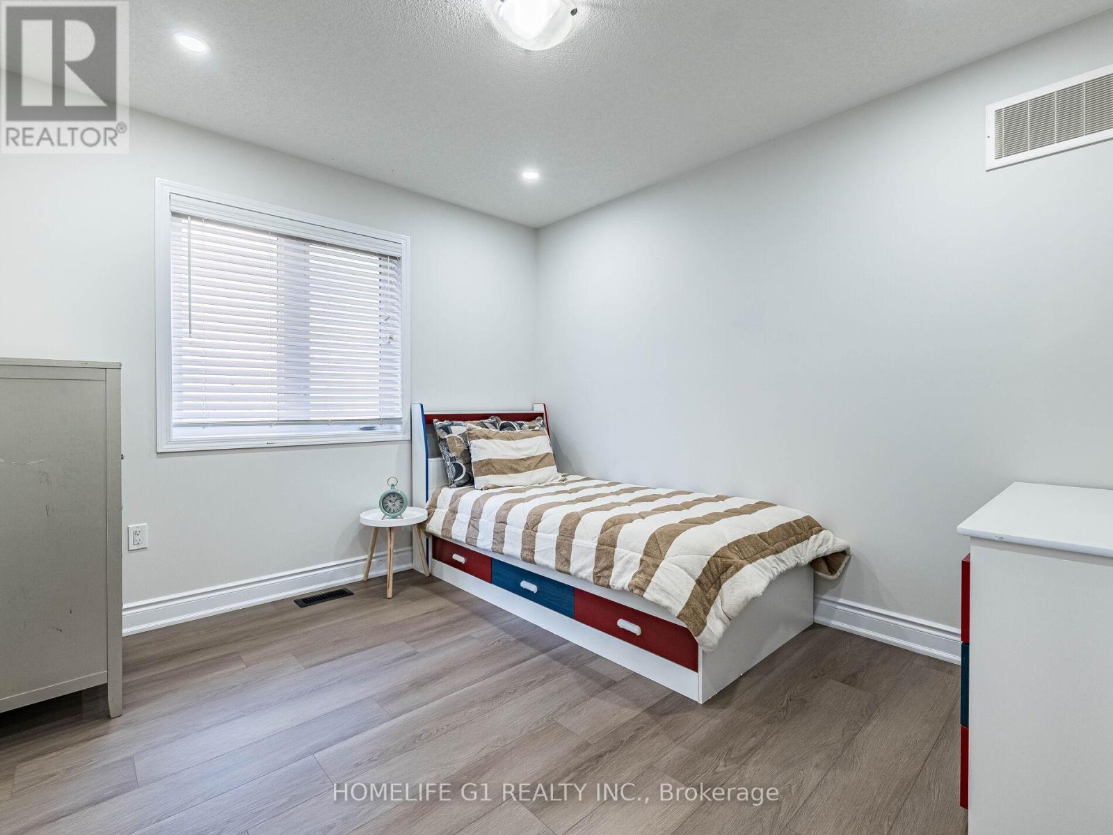 8 Locomotive Crescent, Brampton, Ontario  L7A 0T7 - Photo 27 - W12458380