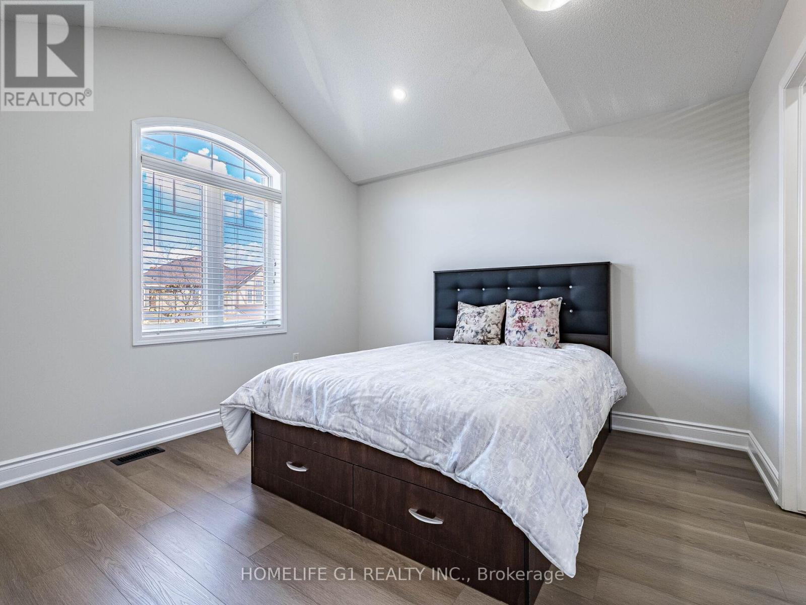 8 Locomotive Crescent, Brampton, Ontario  L7A 0T7 - Photo 28 - W12458380